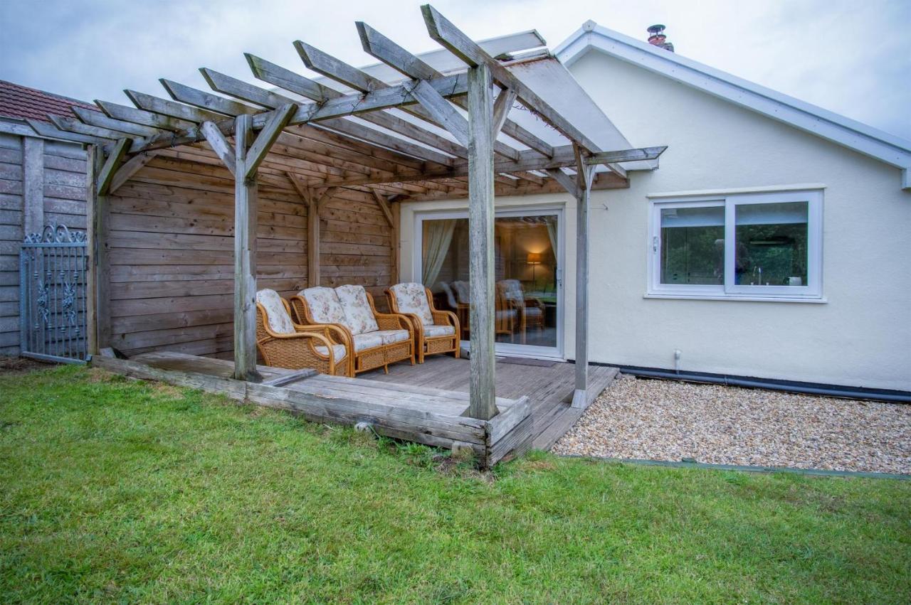 Seawinds - 2 Bedroom Bungalow - Pentlepoir Kilgetty Exterior foto